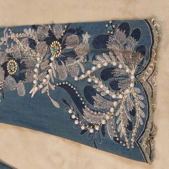 Floral embroidery, pearls, and rhinestone embellishments Flare Jeans Womens 30 - Picture 12 of 14